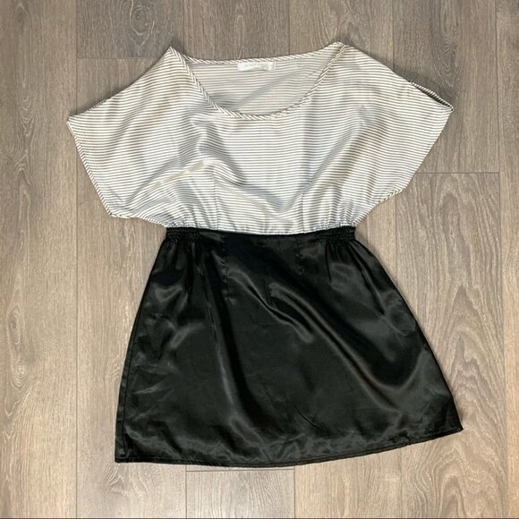 Revolve Mink Pink Women's Satin Mini Dress Stripes Short Sleeve Black White S - Picture 3 of 16